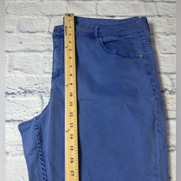 Maurices Women's Straight Leg Jeans in Blue. Size 22. - Picture 4 of 6